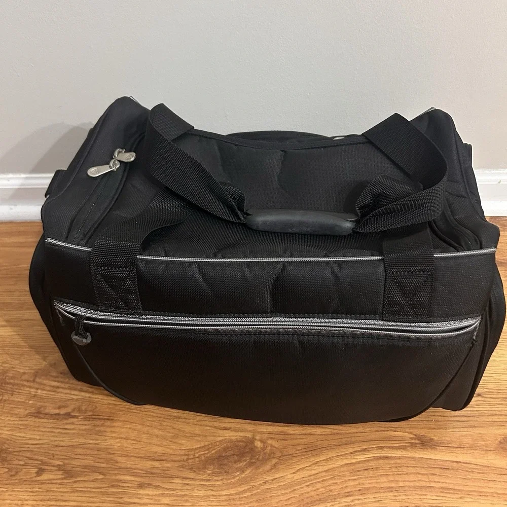 Nike Golf Duffel Bag Black Travel Gym Bag Foundation Fighting Blindness Logo